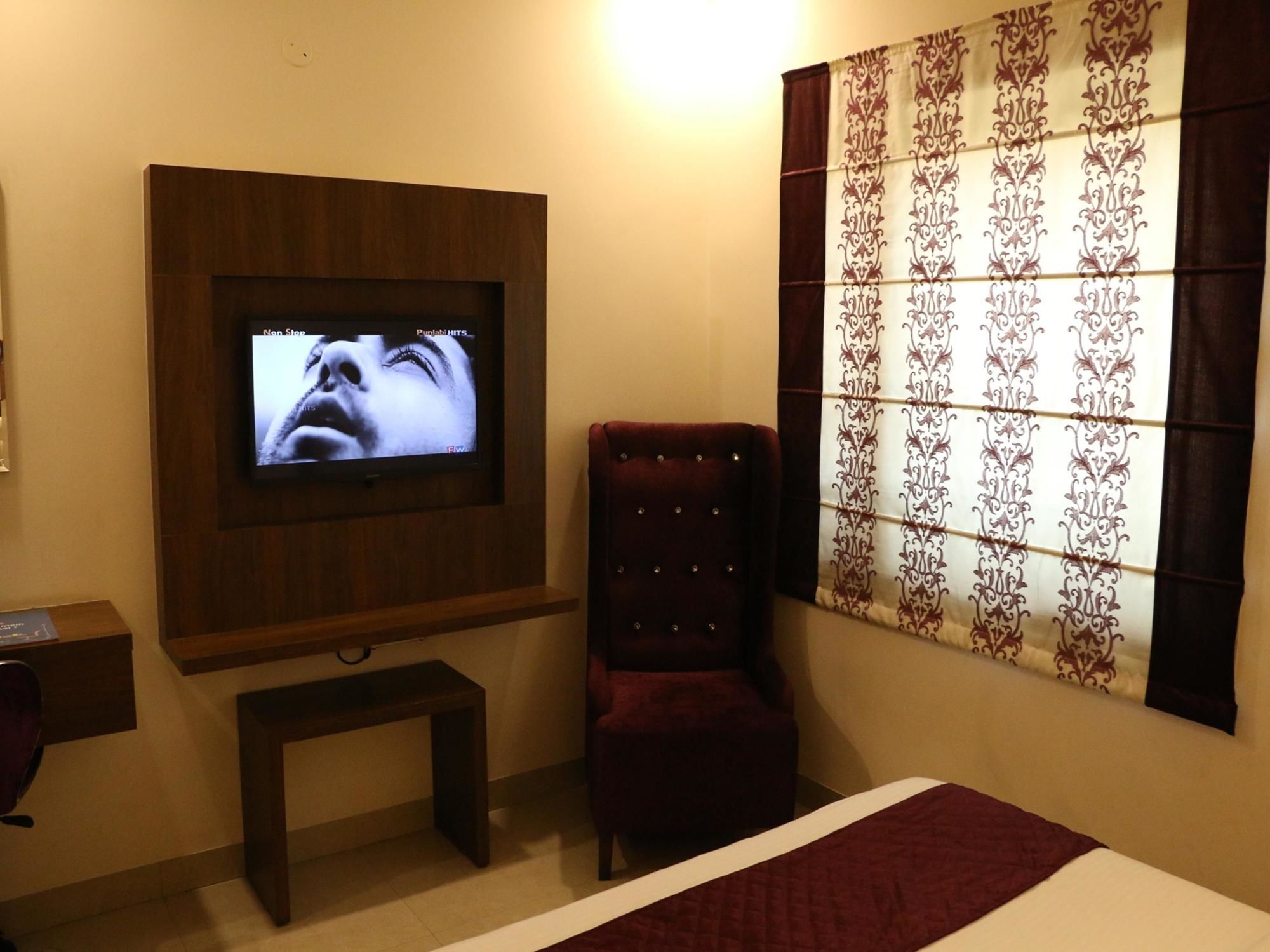 Hotel Rk Grande Ludhiana Extérieur photo